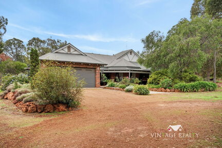 5 POWDERBARK CLOSE