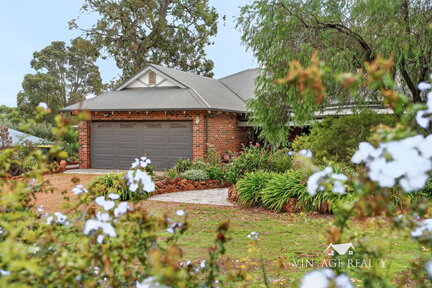 5 POWDERBARK CLOSE