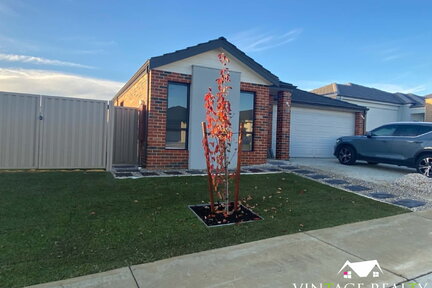 12 WANNELL CLOSE