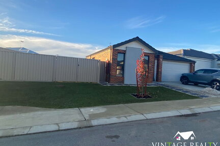 12 WANNELL CLOSE