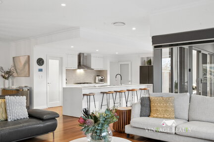 AUBIN GROVE,sale