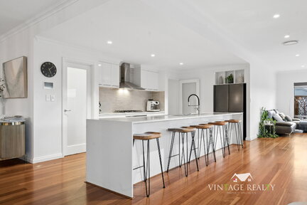 AUBIN GROVE,sale