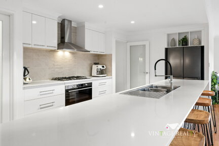 AUBIN GROVE,sale