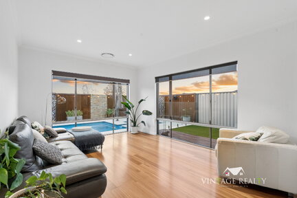 AUBIN GROVE,sale