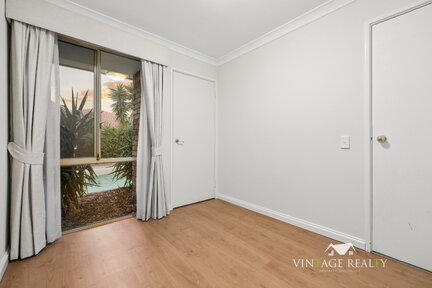 THORNLIE,sale