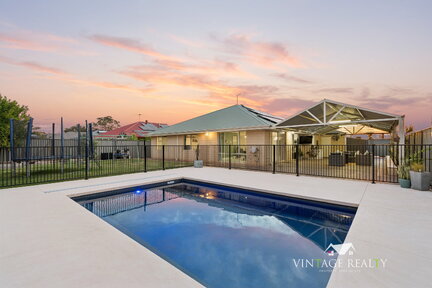 17 Knoop Drive